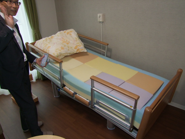 フェルカー社製介護ベッドをはじめ最新式の居室設備
