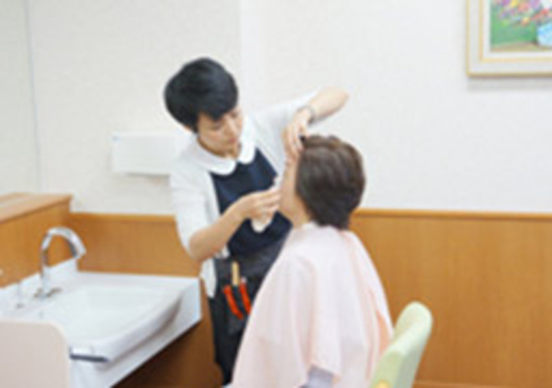 ボランティアによるメイク