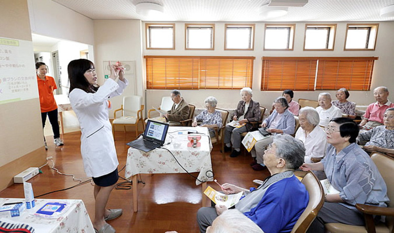 元気な口元で素敵な笑顔