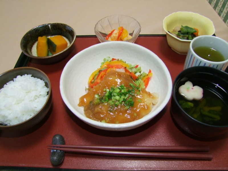 約10種類から選べる「セレクトランチ」を月～金実施