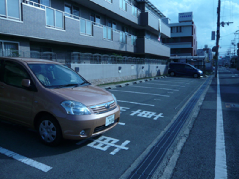 来客用駐車場10台