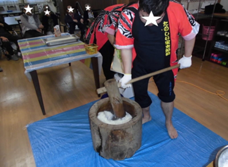 お餅つきで元気になろう。