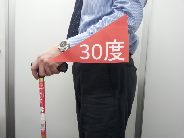 ダイソーに到着したが・・・目当ての介護用品が見つからない。広い店舗に大量の商品が陳列。